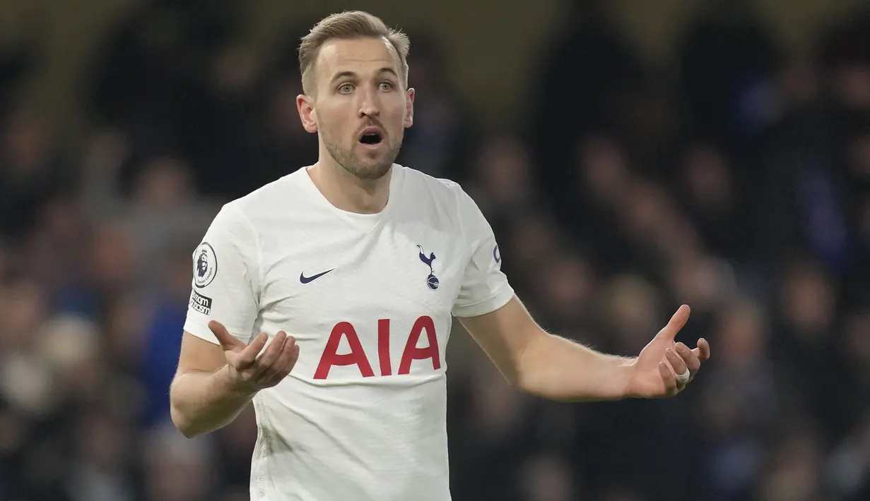 Harry Kane. Striker yang telah 12 musim membela Tottenham Hotspur sejak musim 2010/2011 ini mampu menjadi top skor Liga Inggris dalam 3 edisi, yaitu musim 2015/2016, 2016/2017 dan 2020/2021. Sayang, sejak 2008 hngga kini Spurs belum sekalipun meraih gelar Liga Inggris. (AP/Kirsty Wigglesworth)