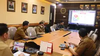 Kementerian Dalam Negeri (Kemendagri) menggelar Rapat Koordinasi bersama Pemerintah Provinsi dan Pemerintah Kabupaten/Kota se-Provinsi Lampung. Rapat ini digelar secara virtual melalui zoom meeting, Selasa (18/4/2023) (Istimewa)