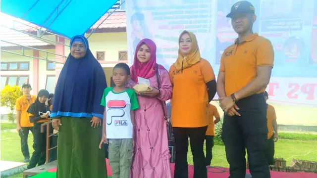 Kisah Penyelamatan Bocah Penderita Penyempitan Saluran Kencing dan Anus oleh Pemadam Kebakaran Hutan