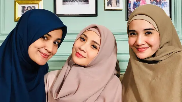 6 Potret Nagita Slavina Pakai Hijab, Dipuji Makin Cantik