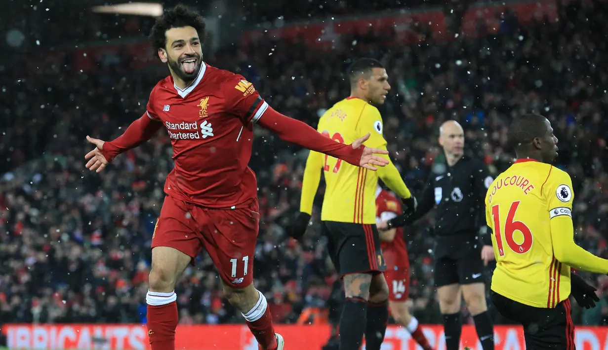 Mohamed Salah. Sayap kanan Mesir berusia 29 tahun yang kini menjalani musim ke-5 bersama Liverpool ini juga pernah mencetak 4 gol dalam satu laga di Liga Inggris musim 2017/2018, musim pertama ia berseragam The Reds. Momen itu terjadi di pekan ke-31 saat Liverpool menjamu Watford, 17 Maret 2018 dalam laga yang berakhir 5-0. Ia pun menjadi top skor di musim tersebut dengan torehan 32 gol. (AFP/Lindsey Parnaby)