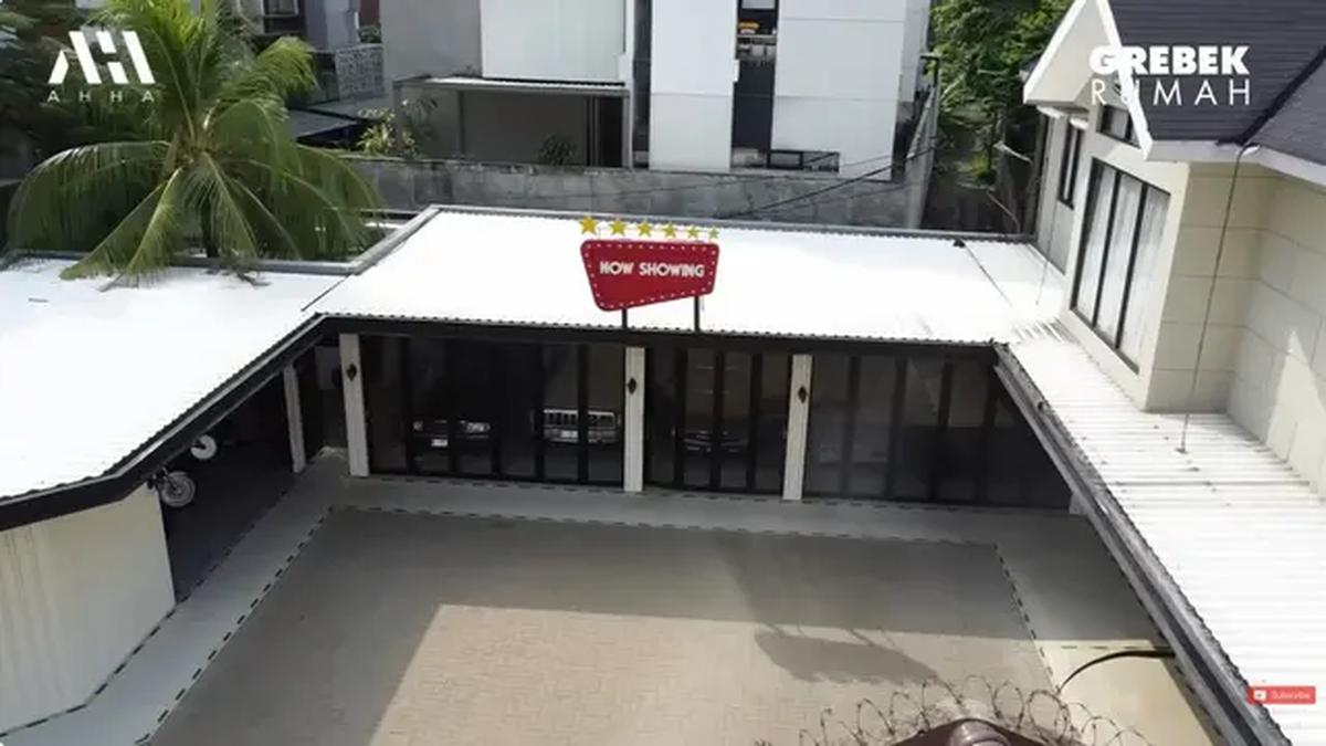 Potret Garasi Rumah Andre Taulany/Youtube Atta Halilintar