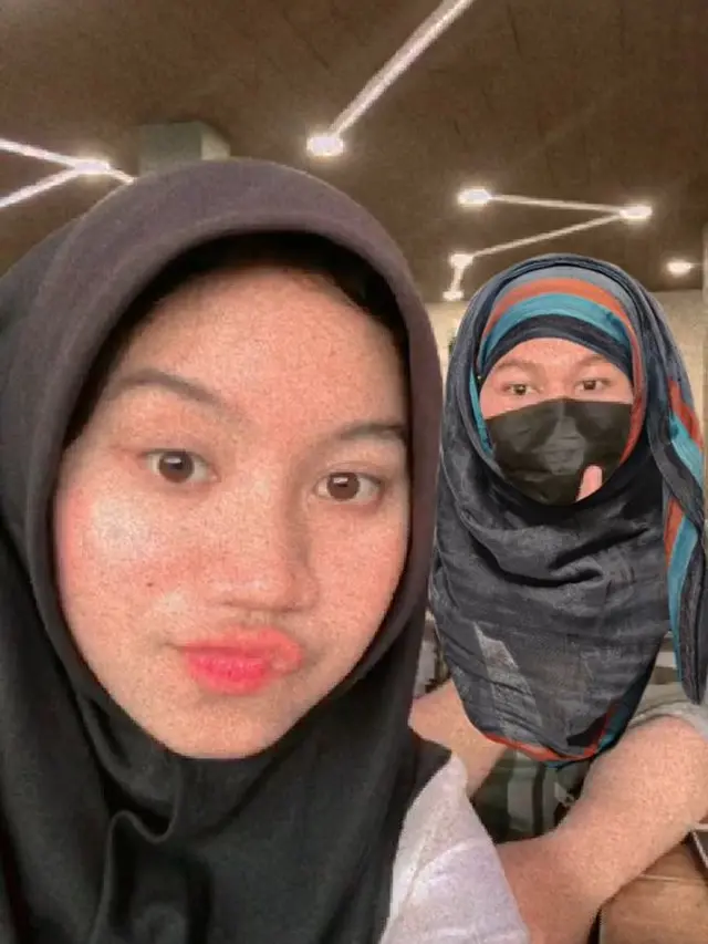 Minta Cowoknya Dihilangkan, 6 Hasil Editan Foto ala Netizen Ini Kocak