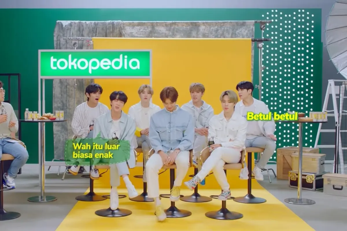 BTS dalam acara Waktu Indonesia Belanja TV Show Tokopedia (YouTube/ tokopedia)