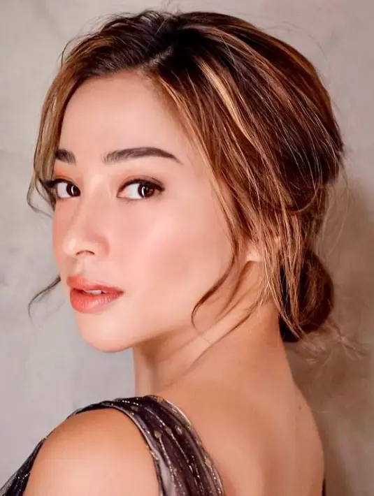 Dan kini Nikita Willy bertransformasi menjadi perempuan dewasa yang cantik menawan. Tidak hanya cantik, ia juga punya segudang prestasi. (Foto: instagram.com/yorafebrin)