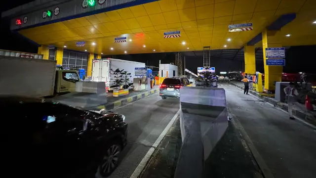 Kecelakaan di Gerbang Tol Ciawi, Bogor, Jawa Barat pada Selasa malam 4 Februari 2025 menelan korban jiwa dan belasan orang luka-luka.