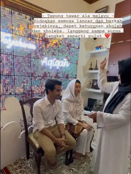 Tradisi Tepok Tepung Tawar merupakan tradisi kuno peninggalan raja-raja terdahulu yang masih dijunjung tinggi. Acara ini dianggap penting karena memiliki banyak makna. [Instagram/tengkutezi]