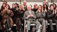 Gaya Tenang Raja Charles Hadiri London Fashion Week di Tengah Penangkapan Mantan Pangeran Andrew