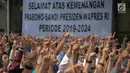 Pendukung pasangan Capres-Cawapres nomor urut 02 Prabowo Subianto-Sandiaga Uno saat menghadiri syukuran kemenangan di Kertanegara, Jakarta, Jumat (19/4). Dalam acara syukuran klaim kemenangan Pilpres 2019 tersebut, Prabowo tidak didampingi Sandiaga. (Liputan6.com/Faizal Fanani)
