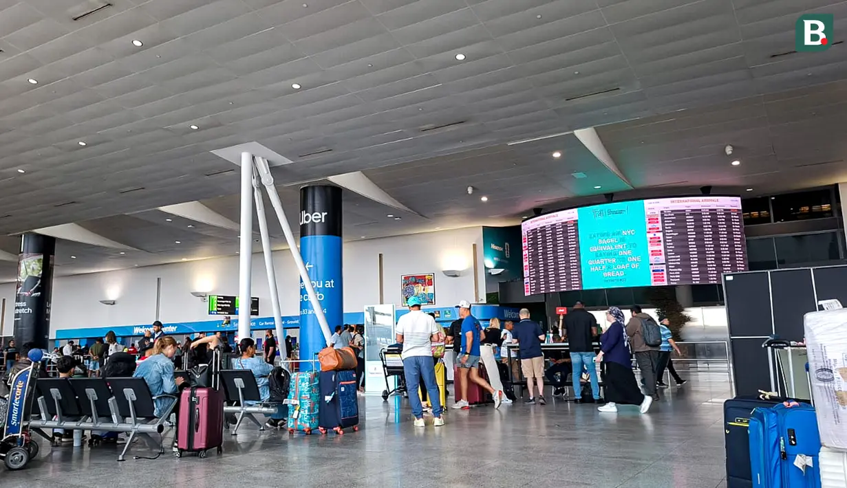 Setelah menempuh perjalanan dari Jakarta ke Dubai selama tujuh jam, saya melanjutkan langkah mantap saya menuju New York, Amerika Serikat, The Big Apple. Penerbangan menempuh waktu 14 jam dari Dubai, terasa singkat dan lambat pada saat bersamaan. (Bola.com/Hery Kurniawan)