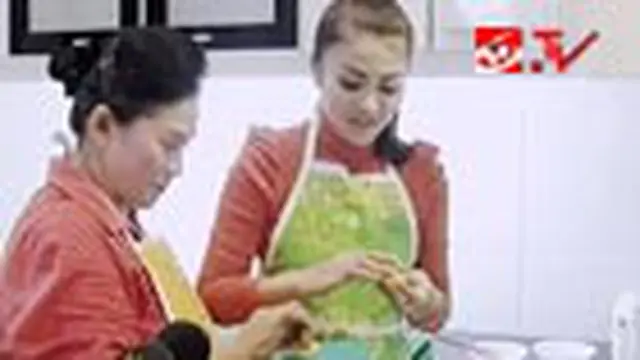 Fitri Karlina Lebih Afdol Bikin Kue Sendiri