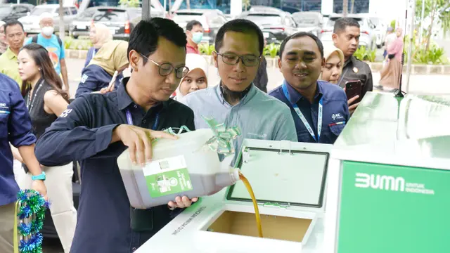 Minyak jelantah dapat meningkatkan kolesterol dan mencemari lingkungan. RS Pelni hadir dengan UCOllect Box, solusi praktis untuk mengelola minyak bekas secara aman, menjaga kesehatan dan kelestarian lingkungan. (Foto: Dok RS Pelni)