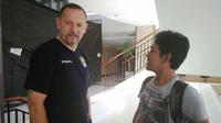Pelatih Persib Bandung Dejan Antonic tetap rileks menjelang laga kontra Bhayangkara Surabaya United.