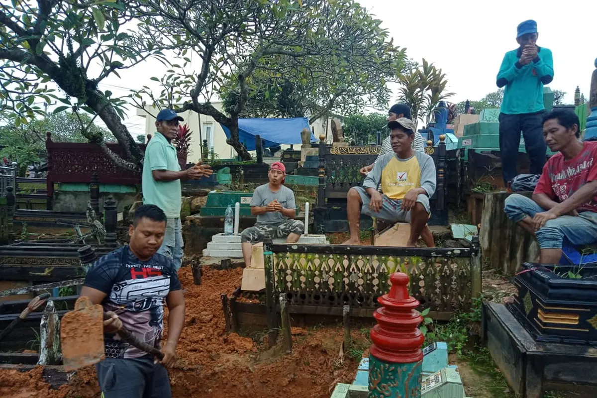 Bripka Joko Hadi, Anggota Polsek Samarinda Ulu Jadi Penggali Kubur Demi Kejar Amal Jariyah