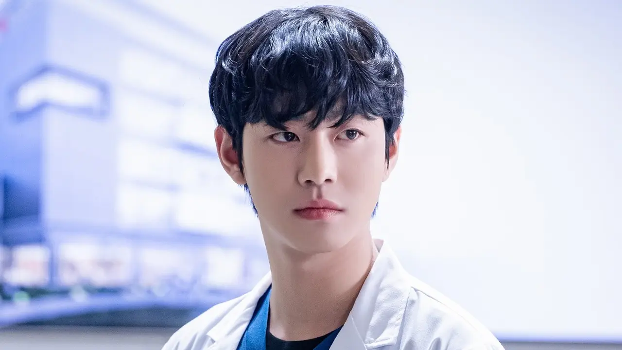 Ahn Hyo Seop Dr. Romantic 3 Poster Karakter