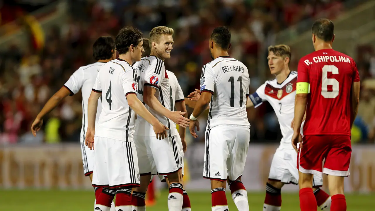 Para pemain Jerman rayakan gol ke gawang Gibraltar (Reuters)