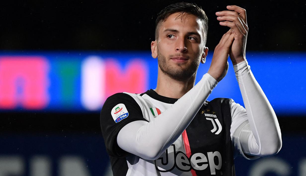 Rodrigo Bentancur merupakan pemain muda bernomor punggung 30 milik Juventus. Pemain Uruguay tersebut juga mengenakan nomor yang sama ketika dirinya membela Boca Juniors, sebelum dibeli oleh La Vecchia Signora 2017 silam. (Foto: AFP/Marco Bertorello)