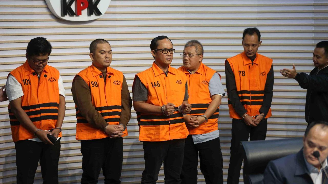 FOTO: Operasi Tangkap Tangan Seret Bupati Lampung Tengah ke Status Tersangka