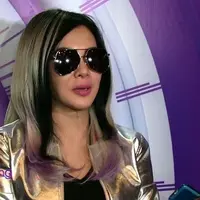 Syahrini selalu menjadi sorotan publik di setiap penampilannya. Spesial untuk SCTV Music Awards 2016, seperti apa sih penampilan manja ala Syahrini?