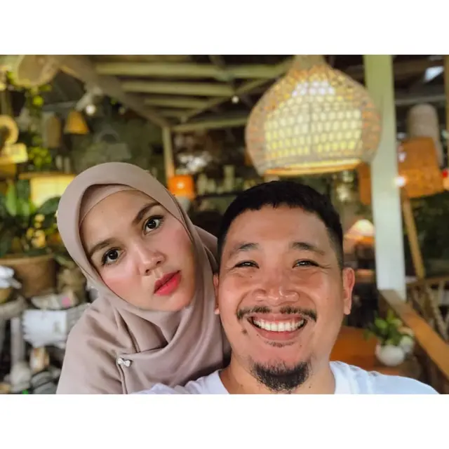 Meninggal Dunia, Ini 6 Potret Kenangan Ratu Annisa dan Mendiang Suami