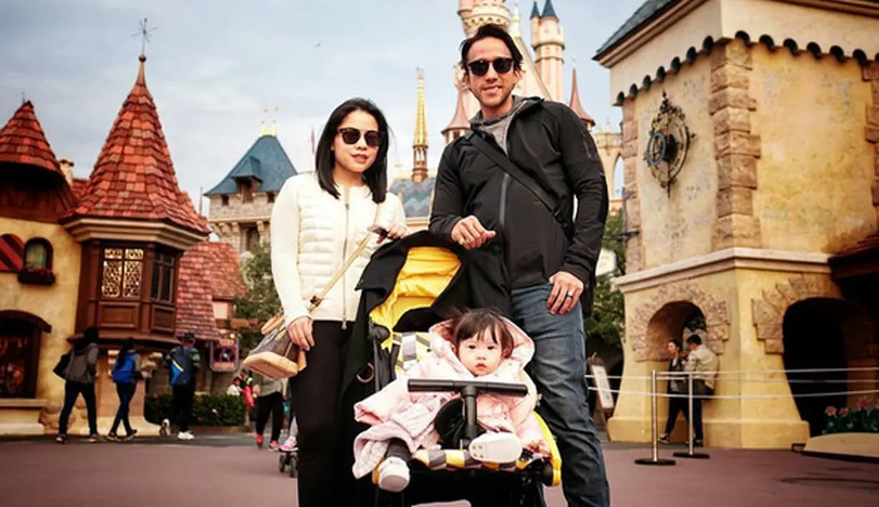 Penyanyi yang mengawali kariernya penyanyi berduet dengan penyanyi Syahrini itu percaya bahwa tumbuh kembang anak tergantung dari didikan orang tuanya. Baginya, tidak hanya lisan, tapi juga memberikan contoh. (Instagram/marulitampubolon777)