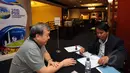 Sejumlah pengurus PSSI dari berbagai daerah melakukan registrasi peserta Kongres Luar Biasa PSSI 2015 di Hotel JW Marriot, Surabaya, Jawa Timur, Jumat (17/4/2015). Kongres akan memilih Ketua Umum PSSI periode 2015-2019. (Liputan6.com/Helmi Fithriansyah)