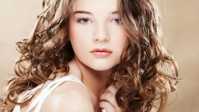 Gaya Rambut Ikal yang Mudah Kamu Dapatkan, Nggak Ribet!