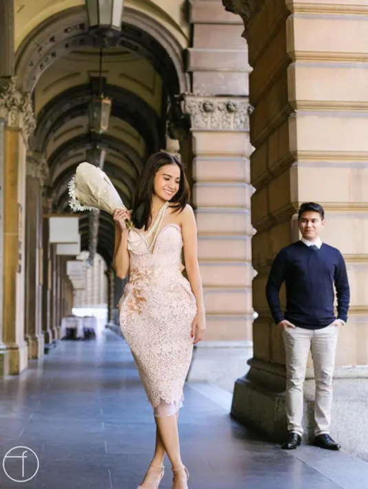 Acara bridal shower adalah pesta pemberian hadiah yang diselenggarakan untuk calon pengantin dalam mengantisipasi pernikahannya. Bisa berupa barang dan uang dan dipergunakan setelah menikah. (Instagram/septriasaacha)