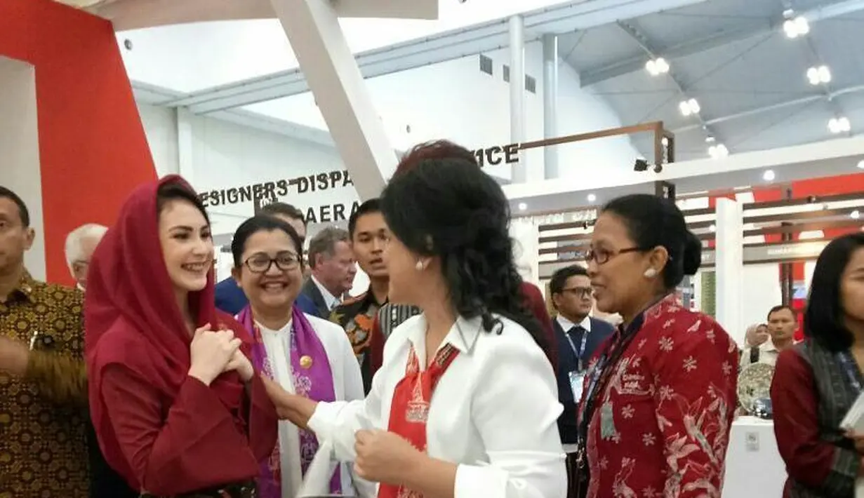 Arumi Bachsin dan Emil Dardak