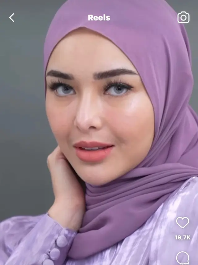 Potret Amanda Manopo memakai hijab (Sumber: Instagram/amandamanopo)
