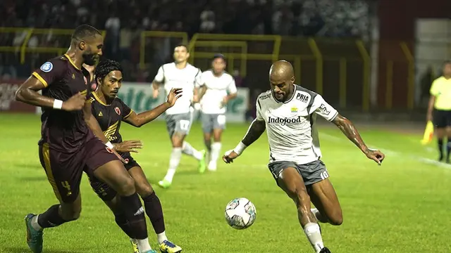 Persib Bandung ketika melawan PSM Makassar.