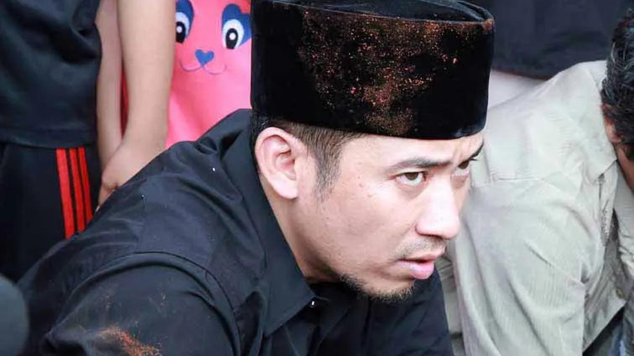 Denny Cagur_Pemakaman ayah dari denny cagur_Mekarsari