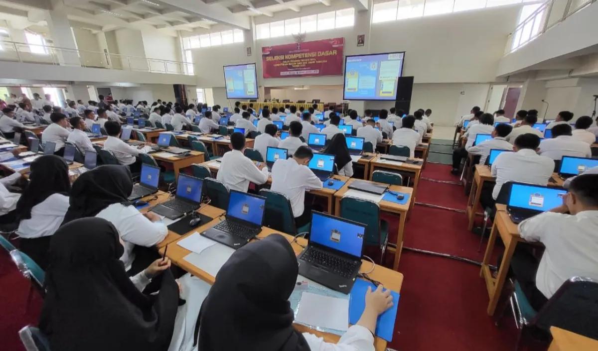 Dari angka tersebut, pelamar yang menyelesaiakan pendaftaran/submit sebanyak 2.411.520.&nbsp;