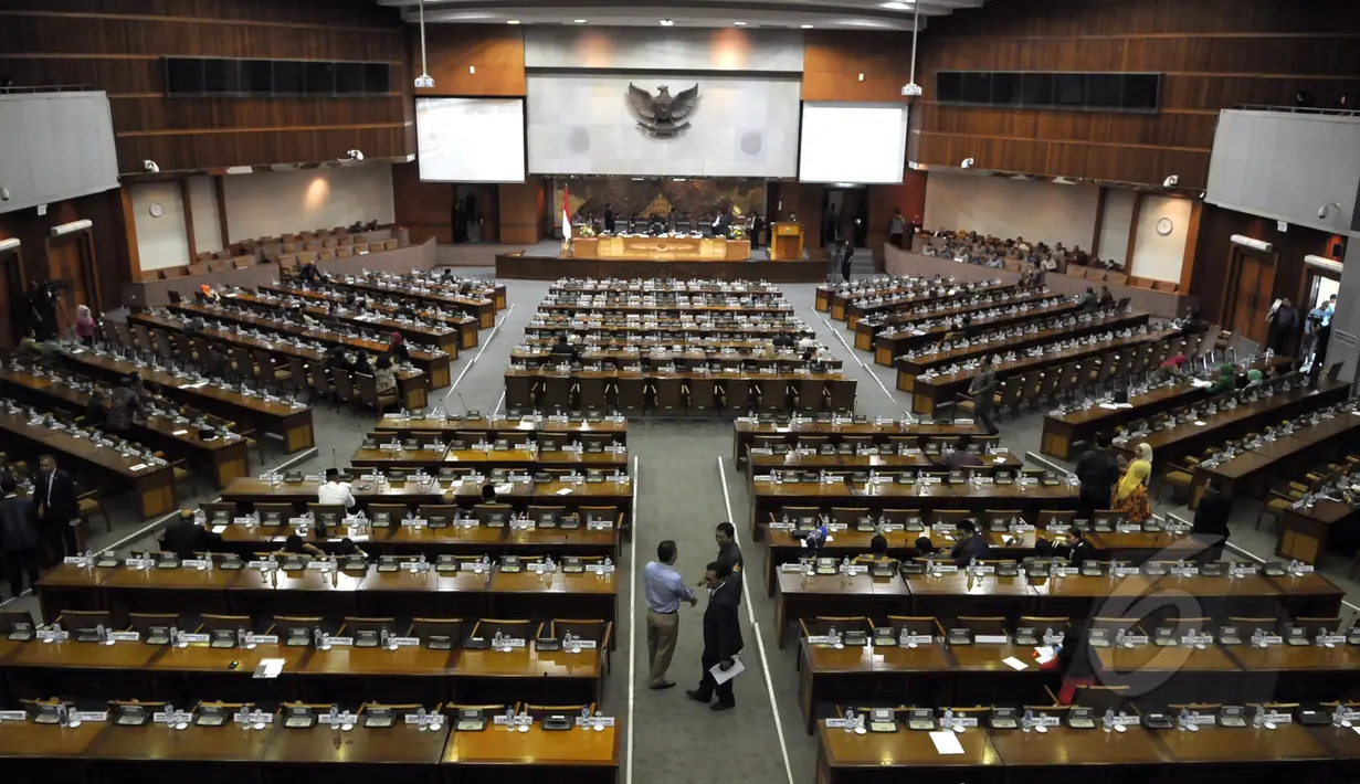 Suasana rapat paripurna DPR RI dengan Badan Pemeriksa Keuangan (BPK) RI di Komplek Parlemen, Jakarta, Selasa (7/4/2015). Rapat tersebut untuk mendengarkan laporan dari BPK. (Liputan6.com/Andrian M Tunay)
