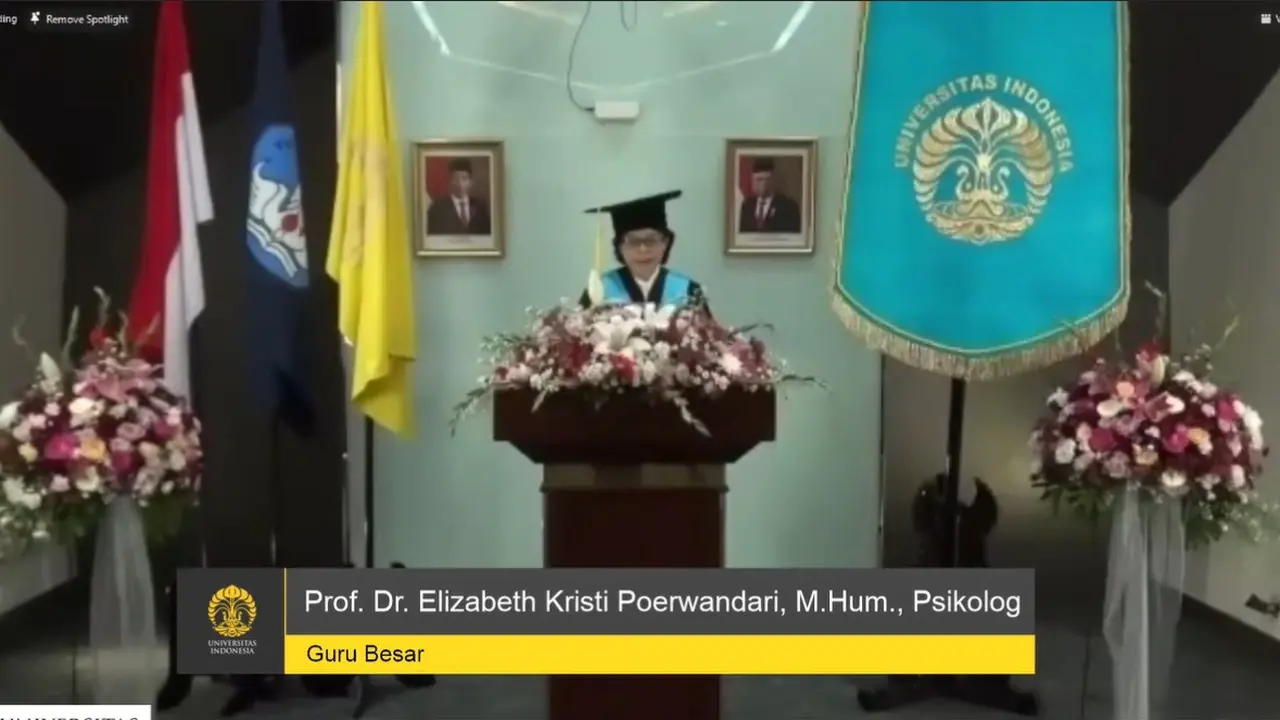 Prof. Dr. Elizabeth Kristi Poerwandari, M.Hum., Psikolog, dalam pidato pengukuhan guru besarnya memaparkan bahwa penggunaan media sosial cenderung menyebabkan penggunanya mengalami permasalahan jati diri dan eksistensi (Dok. Biro Humas dan KIP UI)