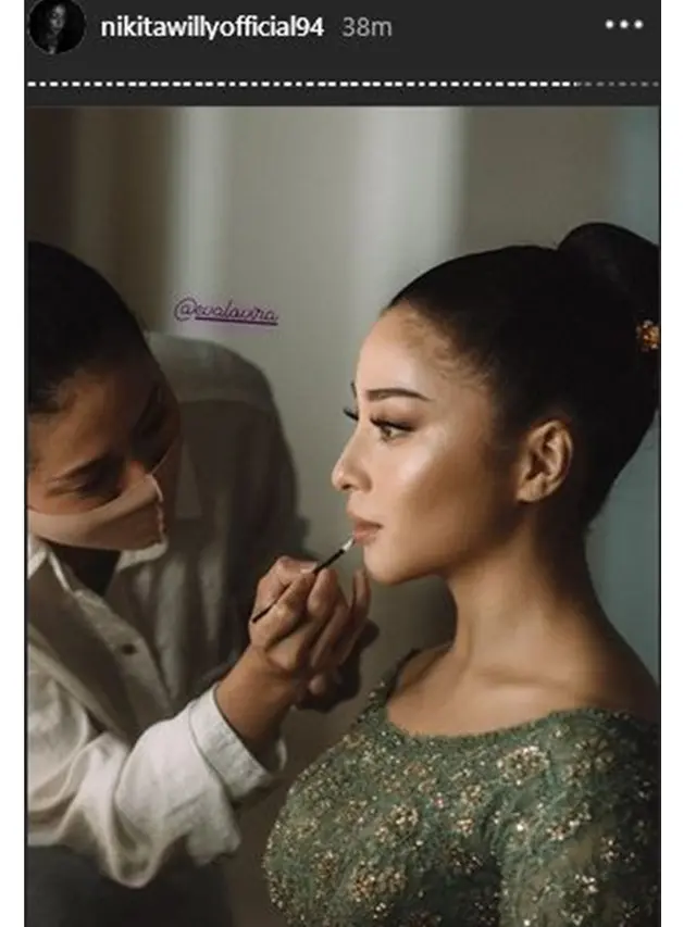 6 Potret Detail Makeup dan Busana Nikita Willy saat Lamaran, Memesona