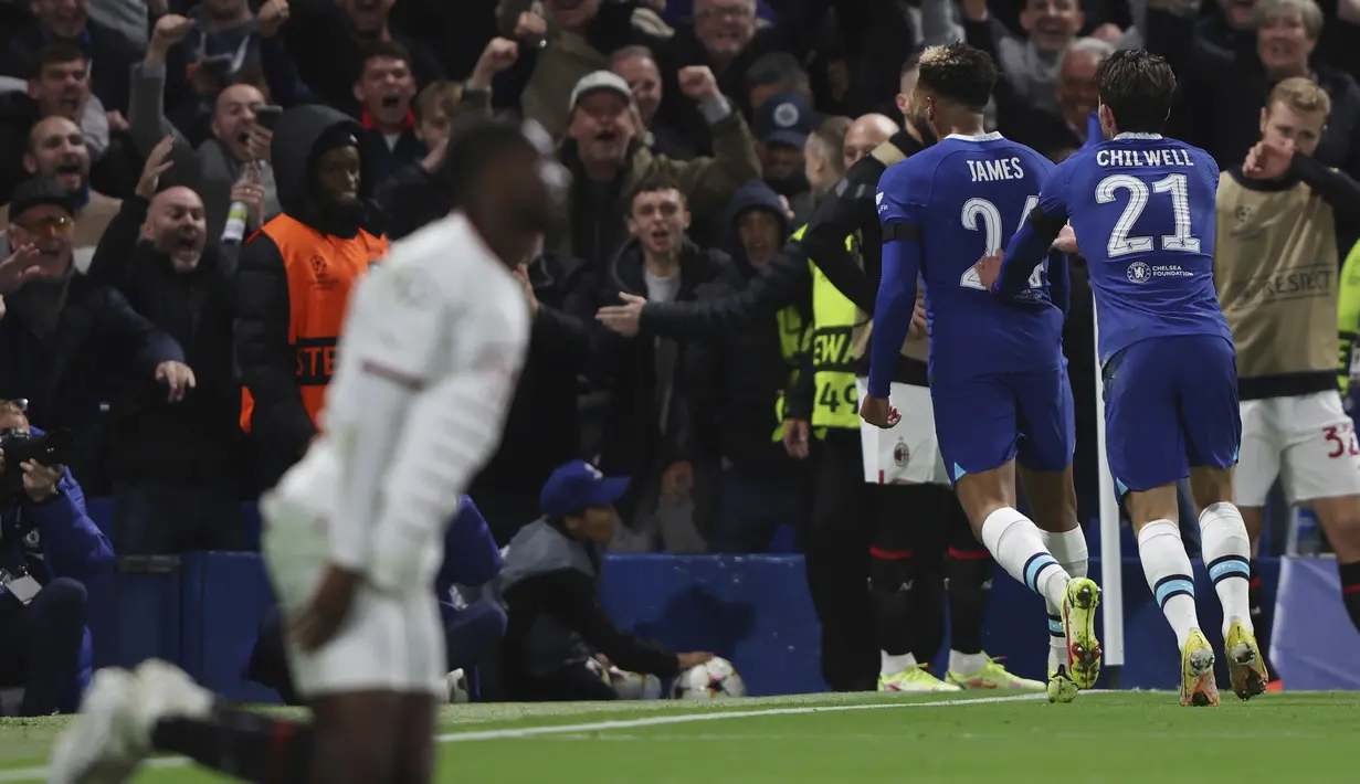 Pada menit ke-61 giliran Reece James yang mencetak gol ke gawang AC Milan. Gol ketiga tersebut dicetak melalui skema serangan balik usai menerima umpan Raheem Sterling. (AP/Ian Walton)