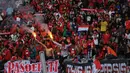 Sejumlah supporter timnas Indonesia menyalakan flare merayakan kemenangan Garuda Muda atas Brunei Darussalam 2-0 di kualifikasi Piala Asia 2016 di Stadion GBK Jakarta, Minggu (29/3/2015). (Liputan6.com/Helmi Fithriansyah)