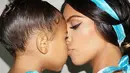Seperti unggahan foto Rob Kardashian terkait perayaan Halloween di kediamannya, ia mengunggah foto Kim bersama anaknya, North West. Saat itu Kim mengenakan kostum ala Putri  Jasmine. (doc.People)