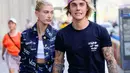 Dilansir dari HollywoodLife, Hailey malah merasa khawatir Selena Gomez akan selalu hadir dalam bayang-bayang hubunga mereka. (Flare)