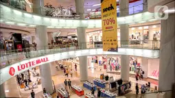 Menjelang Idul Fitri 1444 H, sejumlah pusat perbelanjaan di Jakarta mulai memberikan potongan harga (diskon). (Liputan6.com/Faizal Fanani)