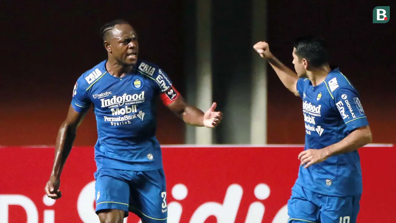 FOTO: PS Sleman Imbangi Persib Bandung 1-1 di Babak Pertama - Victor Igbonefo; Esteban Vizcarra