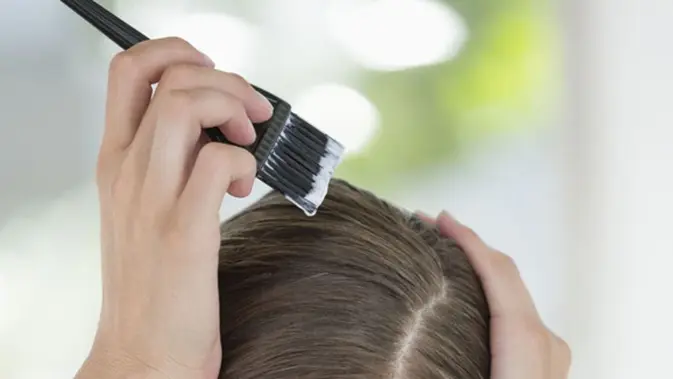 5 Cara Mudah Hilangkan Noda Cat Rambut Dari Kulit Dan Kuku Beauty Fimela Com