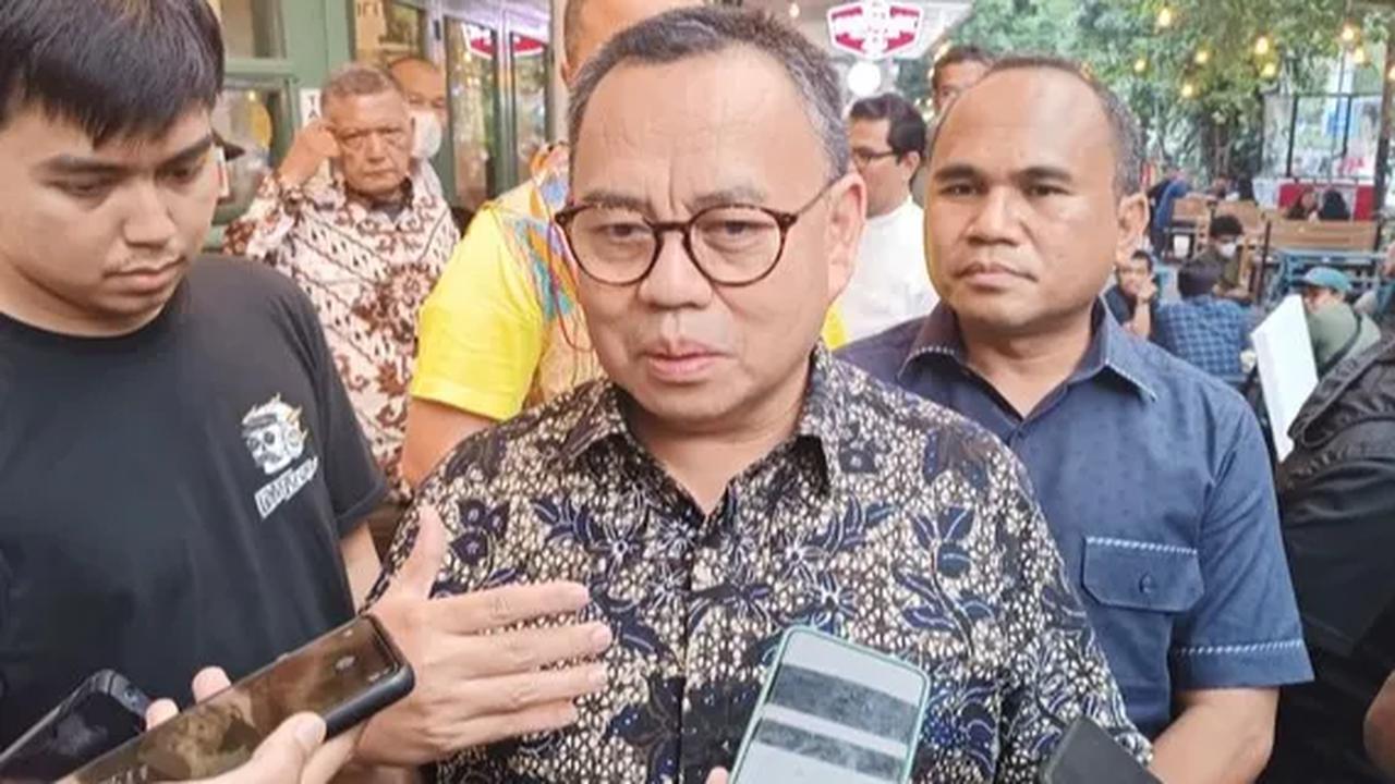 Sudirman Said mencatat, saat JIS diresmikan banyak lembaga internasional, lembaga profesi dan pesepakbola dunia yang memberikan apresiasi pada kualitas stadion JIS. Karenanya, tidak heran bila saat ini terbentuk sudut pandang di masyarakat bahwa polemik r
