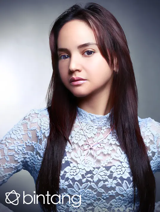 Selesai kuliah Angelica yang mulai dikenal lewat serial 'Angel's Diary' bersama dengan Dimas Aditya ini mulai fokus menekuni dunia entertainmen. (Fotographer: Galih W. Satria, Digital Imaging: Muhammad Iqbal Nurfajri/Bintang.com)