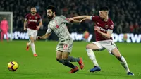 Winger Liverpool, Mohamed Salah, mendapat perlakuan rasial dari suporter West Ham United pada laga laga pekan ke-25 Premier League, di London Stadium, Senin (4/2/2019). (AP Photo/Kirsty Wigglesworth)