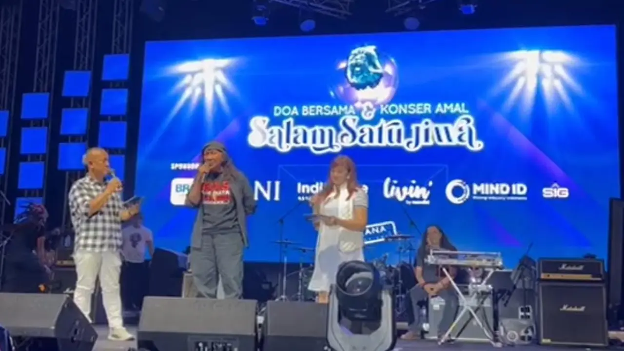 Anto Baret pada acara Doa Bersama dan Konser Amal Salam Satu Jiwa di Gladiator Arena, Bekasi, Jawa Barat, Minggu (8/1/2023)
