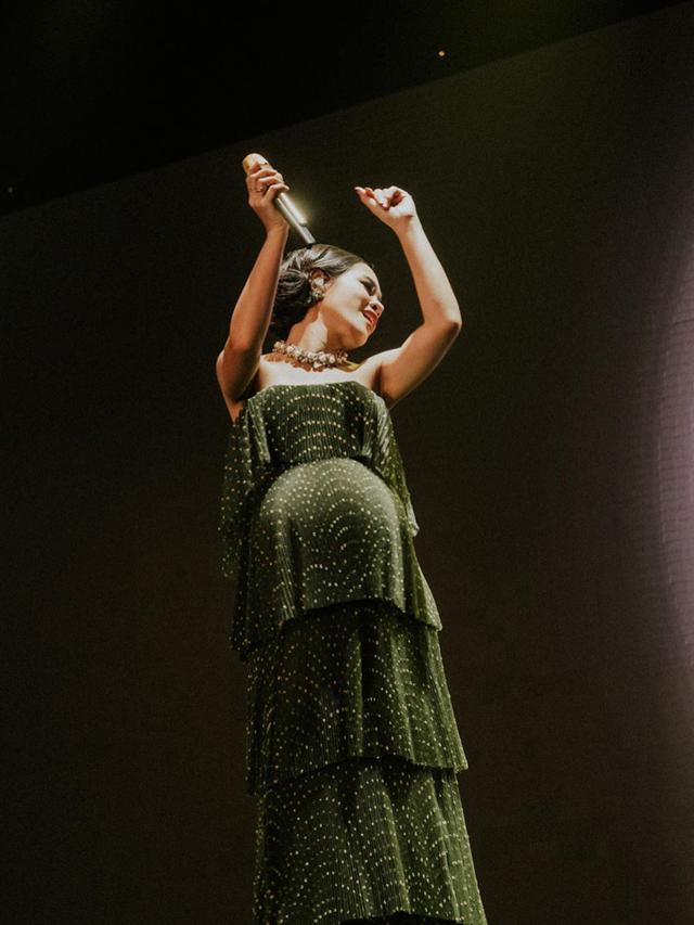 Melahirkan Anak Kedua, Ini 6 Potret Perjalanan Kehamilan Andien