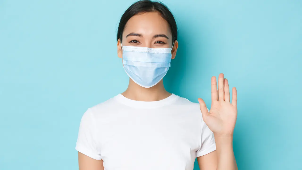 Ilustrasi menggunakan masker/freepik.com/benzoix