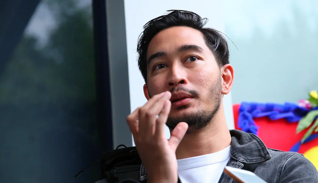 Saat ditemui dalam peresmian Younder House di Cilandak, Selasa (16/1) pria 34 tahun itu mengaku hanya mengundang sekitar lima ratus undangan. Yang terdiri dari keluarga dekat kedua mempelai. (Nurwahyunan/Bintang.com)